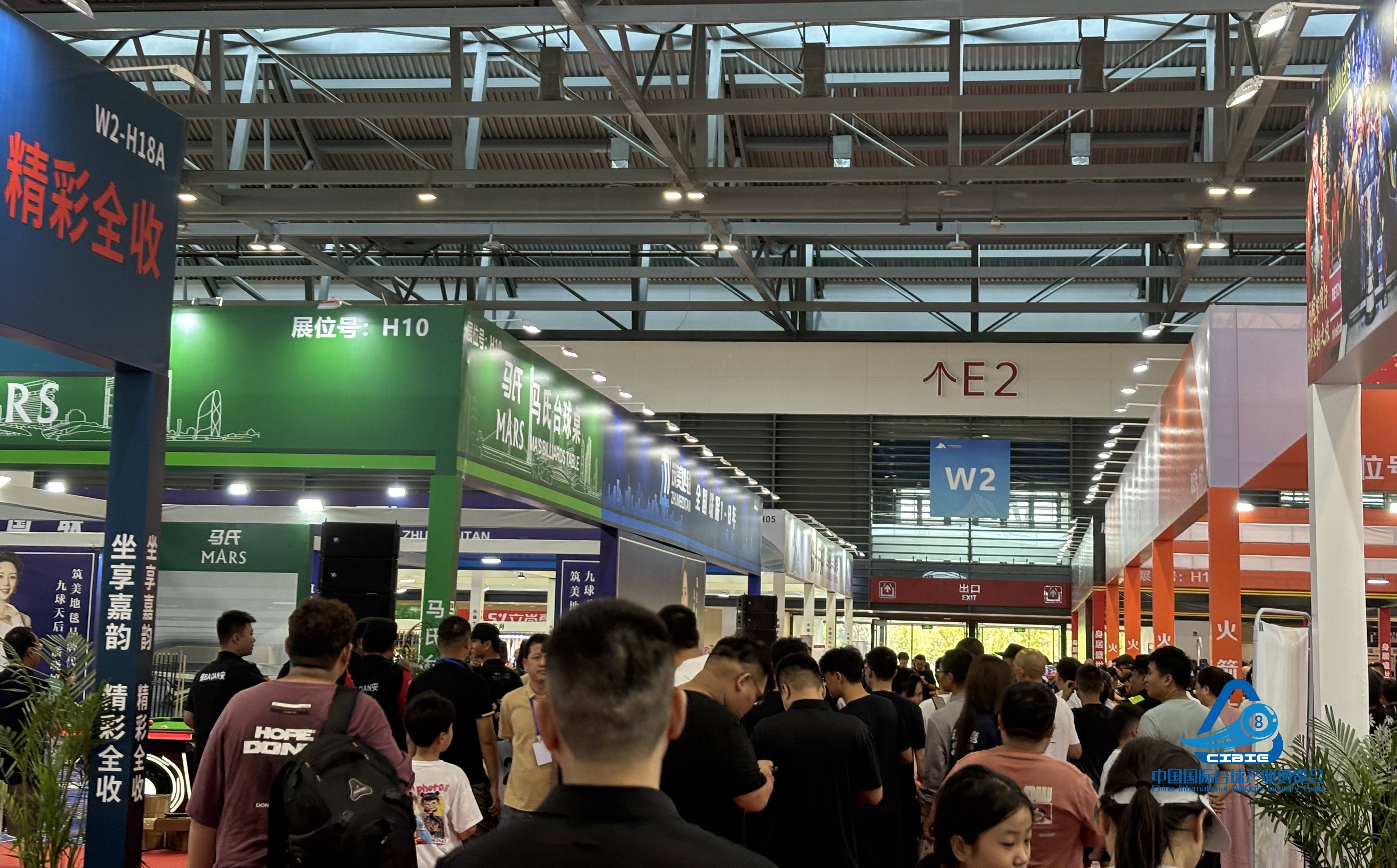 的行业盛会, 涵盖不同材, 有得天独厚 的行业盛会, 涵盖不同材, 有得天独厚