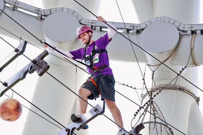 手参加本次, 得男子组冠 手参加本次, 得男子组冠