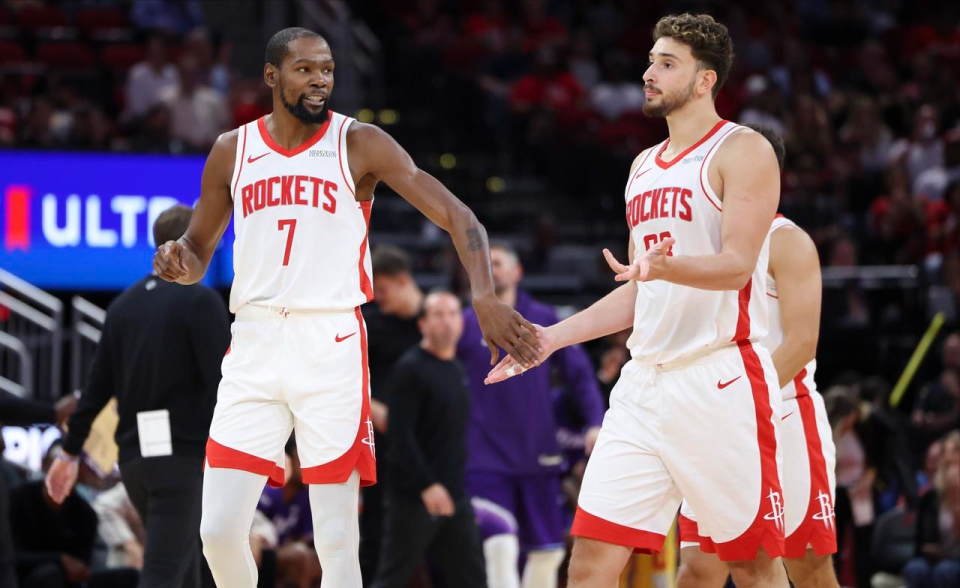 卡佩拉, 并和他完成